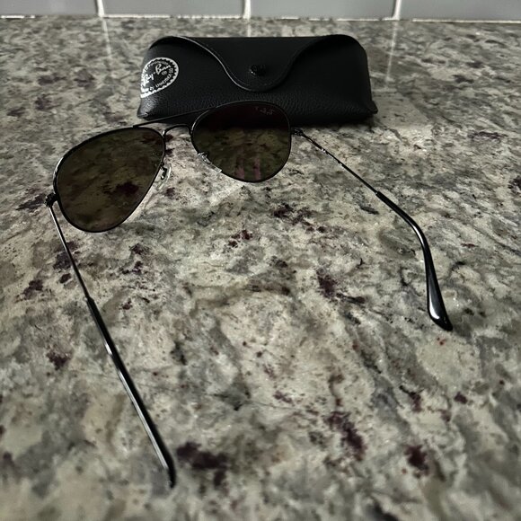Ray-Ban Aviator Sunglasses (Polarized and Case Included) - Picture 3 of 4